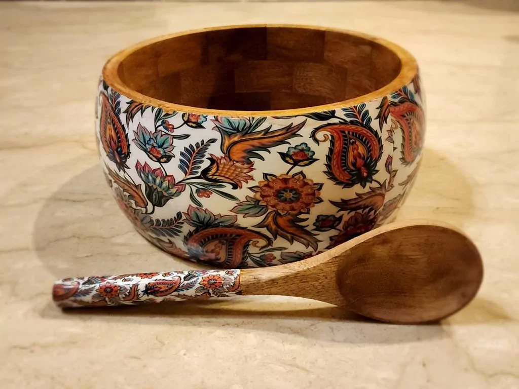 wooden crockery